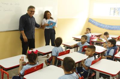 Comunidade do Benguí recebe escola reformada e climatizada