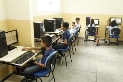 Comunidade do Benguí recebe escola reformada e climatizada