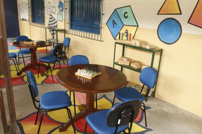 Comunidade do Benguí recebe escola reformada e climatizada