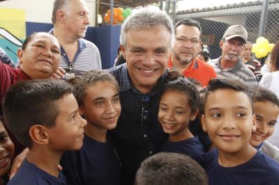 Comunidade do Benguí recebe escola reformada e climatizada