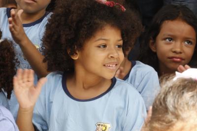 Comunidade do Benguí recebe escola reformada e climatizada