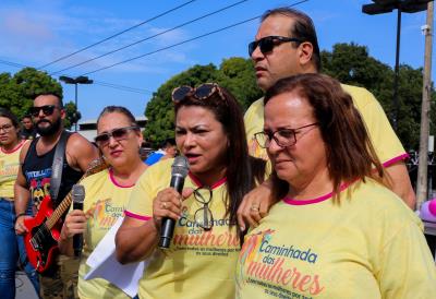 Caminhada em alusão ao Dia da Mulher reúne centenas de pessoas