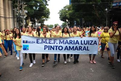 Caminhada em alusão ao Dia da Mulher reúne centenas de pessoas