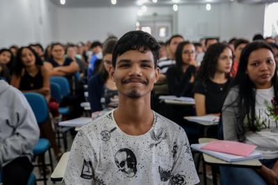 Alunos são recepcionados no Cursinho Pré-Vestibular Municipal