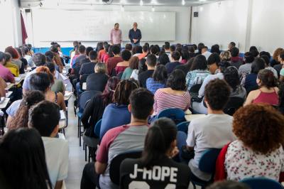 Alunos são recepcionados no Cursinho Pré-Vestibular Municipal