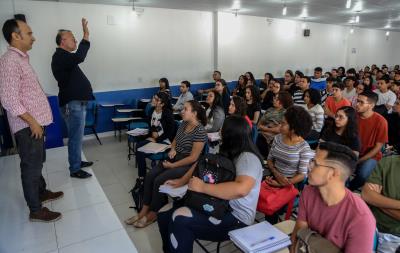Alunos são recepcionados no Cursinho Pré-Vestibular Municipal