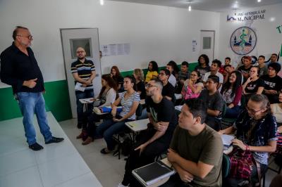 Alunos são recepcionados no Cursinho Pré-Vestibular Municipal