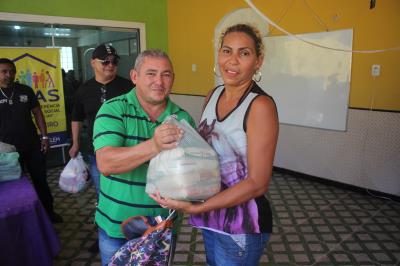 Cras Outeiro entrega alimentos arrecadados durante programação de Carnaval
