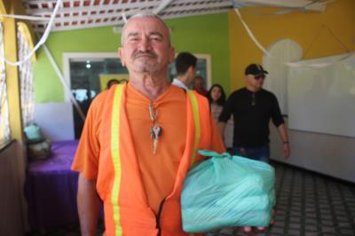 Cras Outeiro entrega alimentos arrecadados durante programação de Carnaval