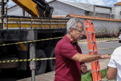Sistema de comportas é instalado na Bernardo Sayão para prevenção de alagamentos