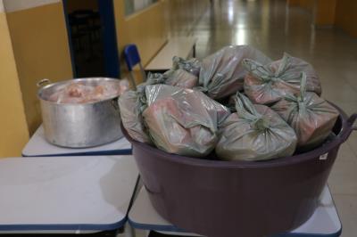Semec entrega cerca de 80% dos kits de merenda escolar