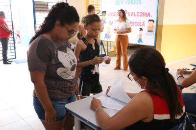 Semec entrega cerca de 80% dos kits de merenda escolar