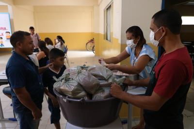 Semec entrega cerca de 80% dos kits de merenda escolar