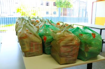 Cerca de 90% dos kits de merenda escolar já foram entregues aos alunos da rede municipal