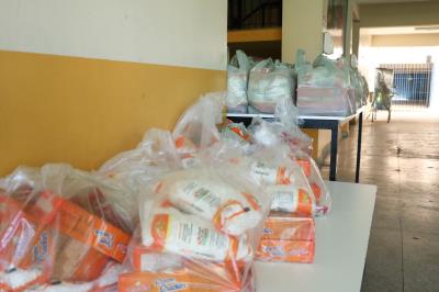 Cerca de 90% dos kits de merenda escolar já foram entregues aos alunos da rede municipal