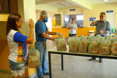Cerca de 90% dos kits de merenda escolar já foram entregues aos alunos da rede municipal