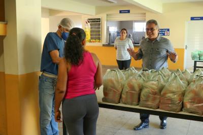 Cerca de 90% dos kits de merenda escolar já foram entregues aos alunos da rede municipal