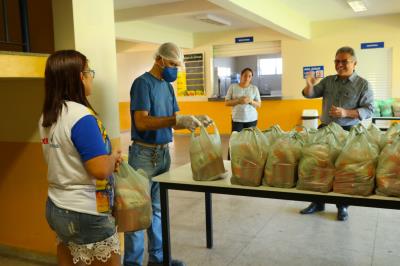Cerca de 90% dos kits de merenda escolar já foram entregues aos alunos da rede municipal