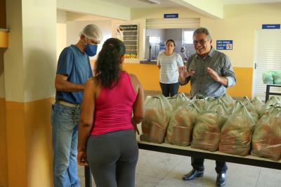 Cerca de 90% dos kits de merenda escolar já foram entregues aos alunos da rede municipal