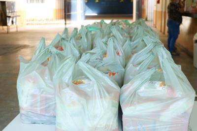 Cerca de 90% dos kits de merenda escolar já foram entregues aos alunos da rede municipal