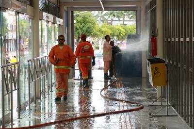 Estações e terminais do BRT são higienizados