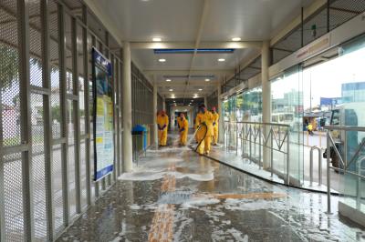 Estações e terminais do BRT são higienizados