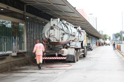 Estações e terminais do BRT são higienizados