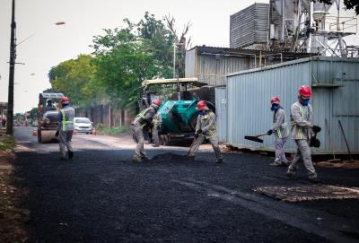 Obras de drenagem e pavimentação prosseguem em ritmo acelerado