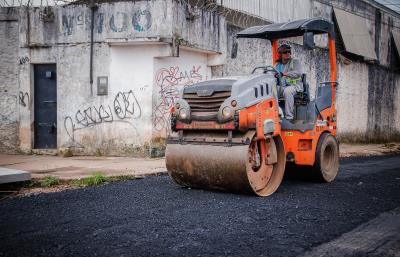 Obras de drenagem e pavimentação prosseguem em ritmo acelerado