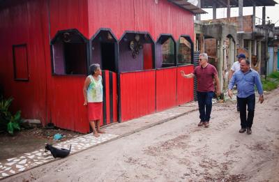Obras de drenagem e pavimentação prosseguem em ritmo acelerado