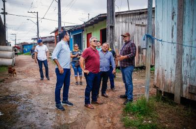 Obras de drenagem e pavimentação prosseguem em ritmo acelerado