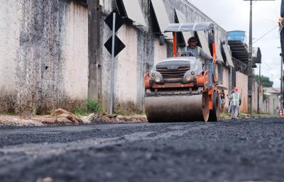Obras de drenagem e pavimentação prosseguem em ritmo acelerado