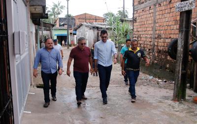 Obras de drenagem e pavimentação prosseguem em ritmo acelerado