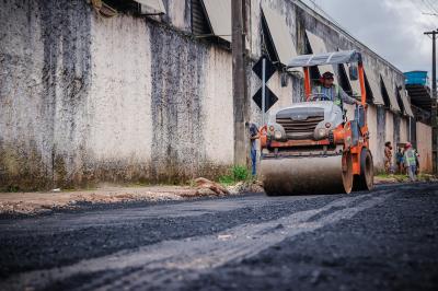 Obras de drenagem e pavimentação prosseguem em ritmo acelerado