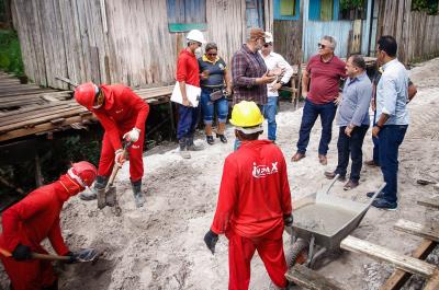 Obras de drenagem e pavimentação prosseguem em ritmo acelerado