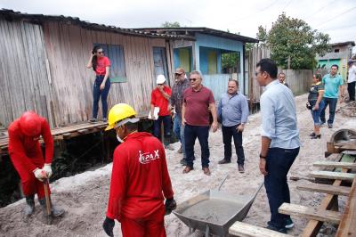 Obras de drenagem e pavimentação prosseguem em ritmo acelerado