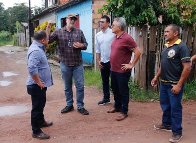 Obras de drenagem e pavimentação prosseguem em ritmo acelerado