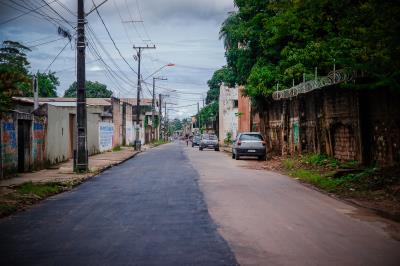 Obras de drenagem e pavimentação prosseguem em ritmo acelerado