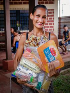 Prefeitura distribui kits de merenda escolar para alunos da rede municipal