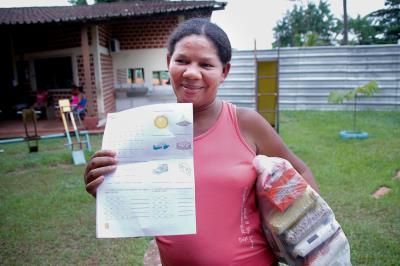 Prefeitura distribui kits de merenda escolar para alunos da rede municipal