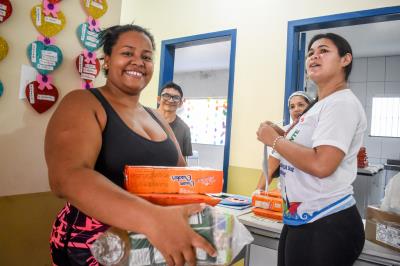 Entrega dos kits das merendas escolares