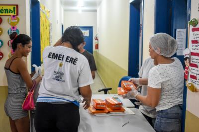 Entrega dos kits das merendas escolares