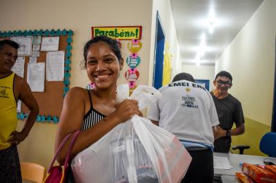 Entrega dos kits das merendas escolares