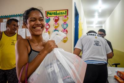 Entrega dos kits das merendas escolares