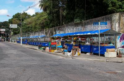 Feirantes de Batista Campos recebem 105 novas barracas da Prefeitura de Belém