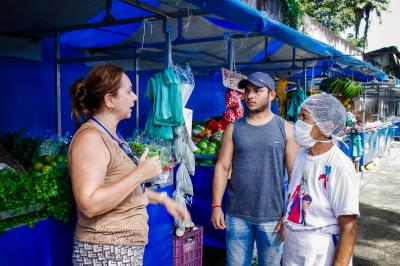 Feirantes de Batista Campos recebem 105 novas barracas da Prefeitura de Belém