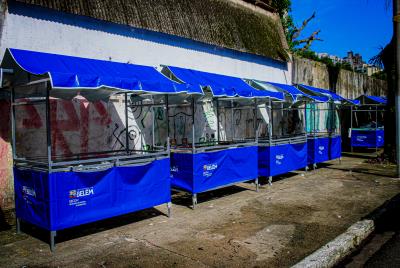 Feirantes de Batista Campos recebem 105 novas barracas da Prefeitura de Belém