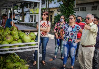 Feirantes de Batista Campos recebem 105 novas barracas da Prefeitura de Belém