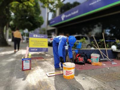 Calçadas recebem demarcação de distanciamento para evitar contato físico em filas