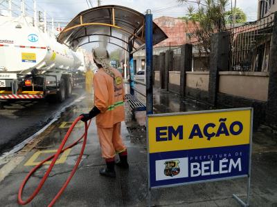 Prefeitura prossegue com força-tarefa de higienização nos abrigos de paradas de ônibus